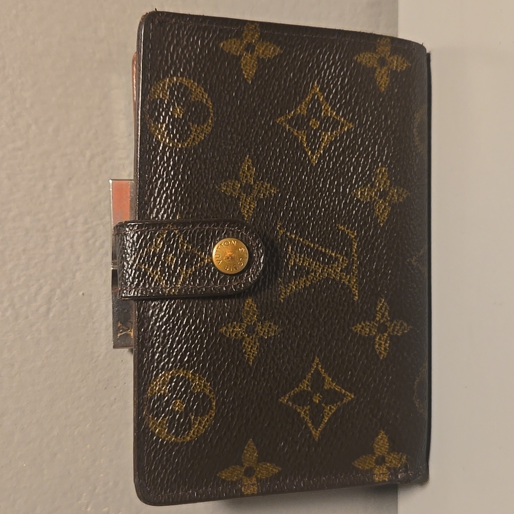 Louis Vuitton Monogram Kisslock Wallet